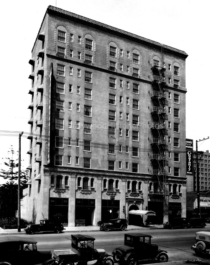Hollywood Plaza Hotel 1926.jpg